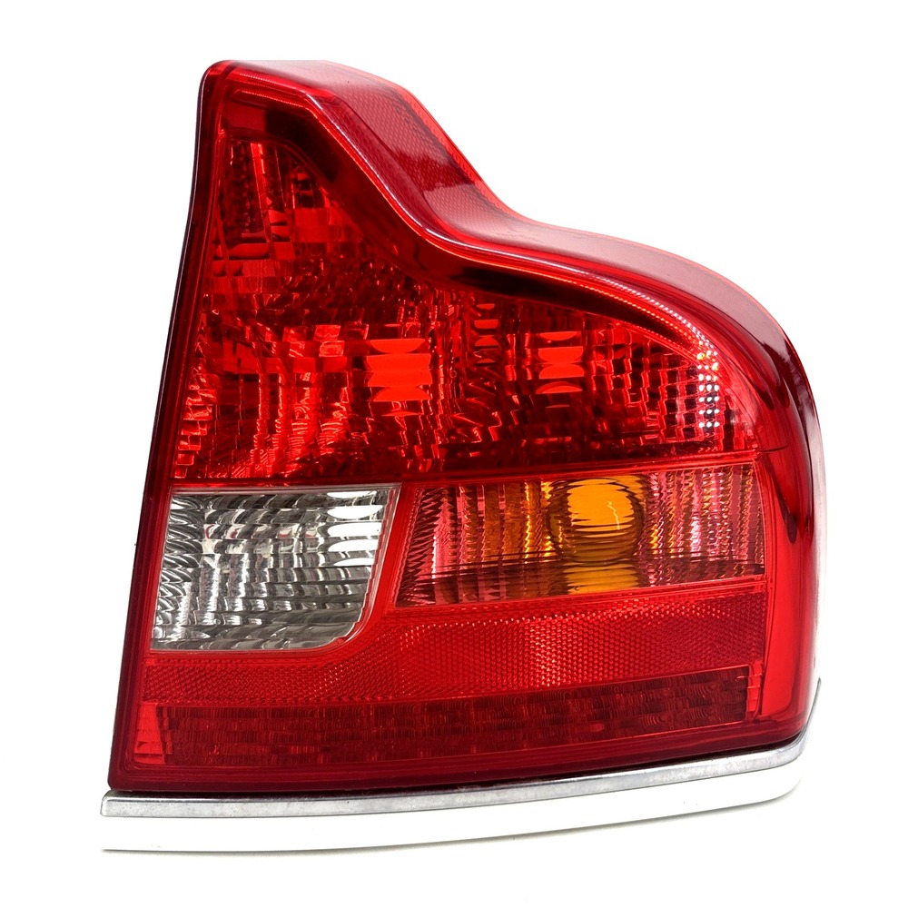 1999-2006 Volvo S80 Tail Light Driver Right Side Rear Lamp Hella 30796001